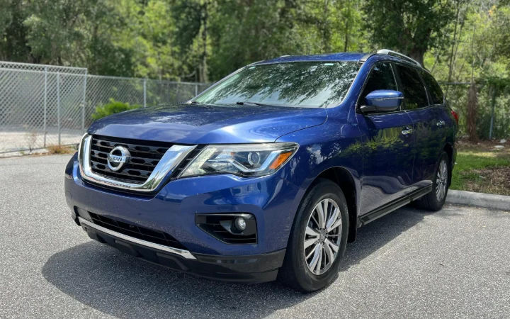 Nissan Pathfinder - Virtus Car Rental Orlando
